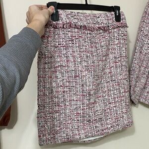 White House black market Women's Pink Tweed skirt.